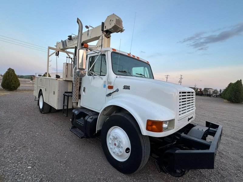 Camion con grúa con Rudas para ferrocarril,  tipo titán