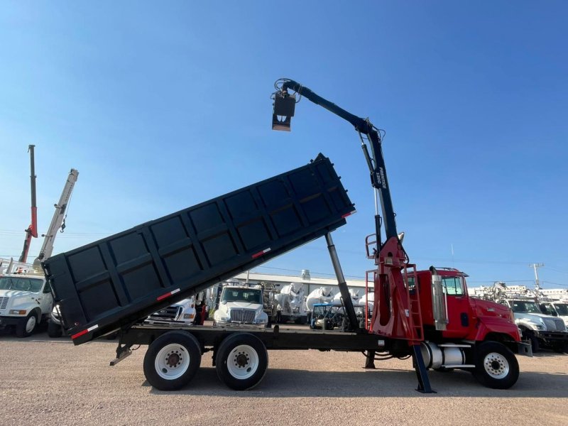 Camion con grúa